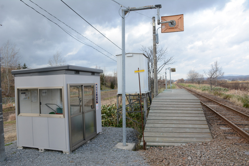 �k������