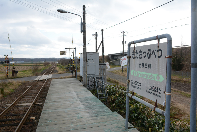 �k������