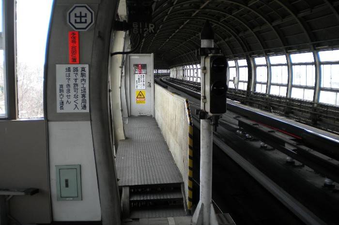 自衛隊前